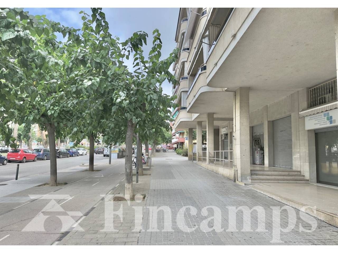 Vista exterior de Local en venta en Sabadell