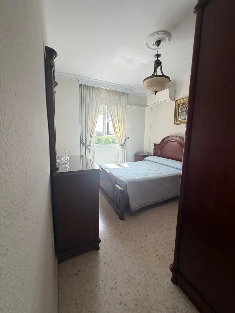 Dormitori de Pis en venda en Sevilla amb Aire condicionat, Terrassa i Traster