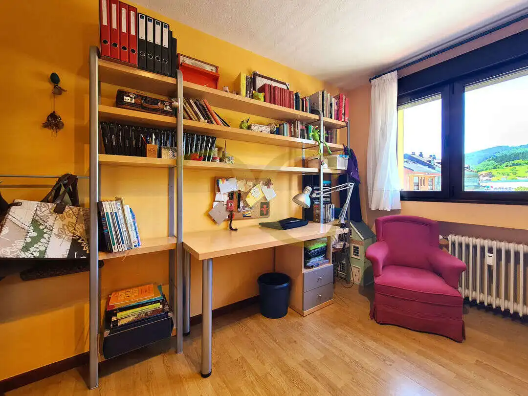 Bedroom of Flat for sale in Oviedo   with Heating