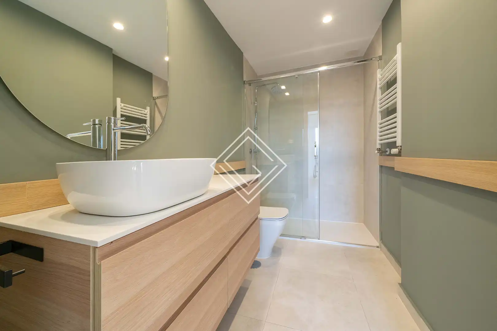 Badezimmer von Dachboden zum Verkauf in Madrid mit Klimaanlage, Heizung und Terrasse
