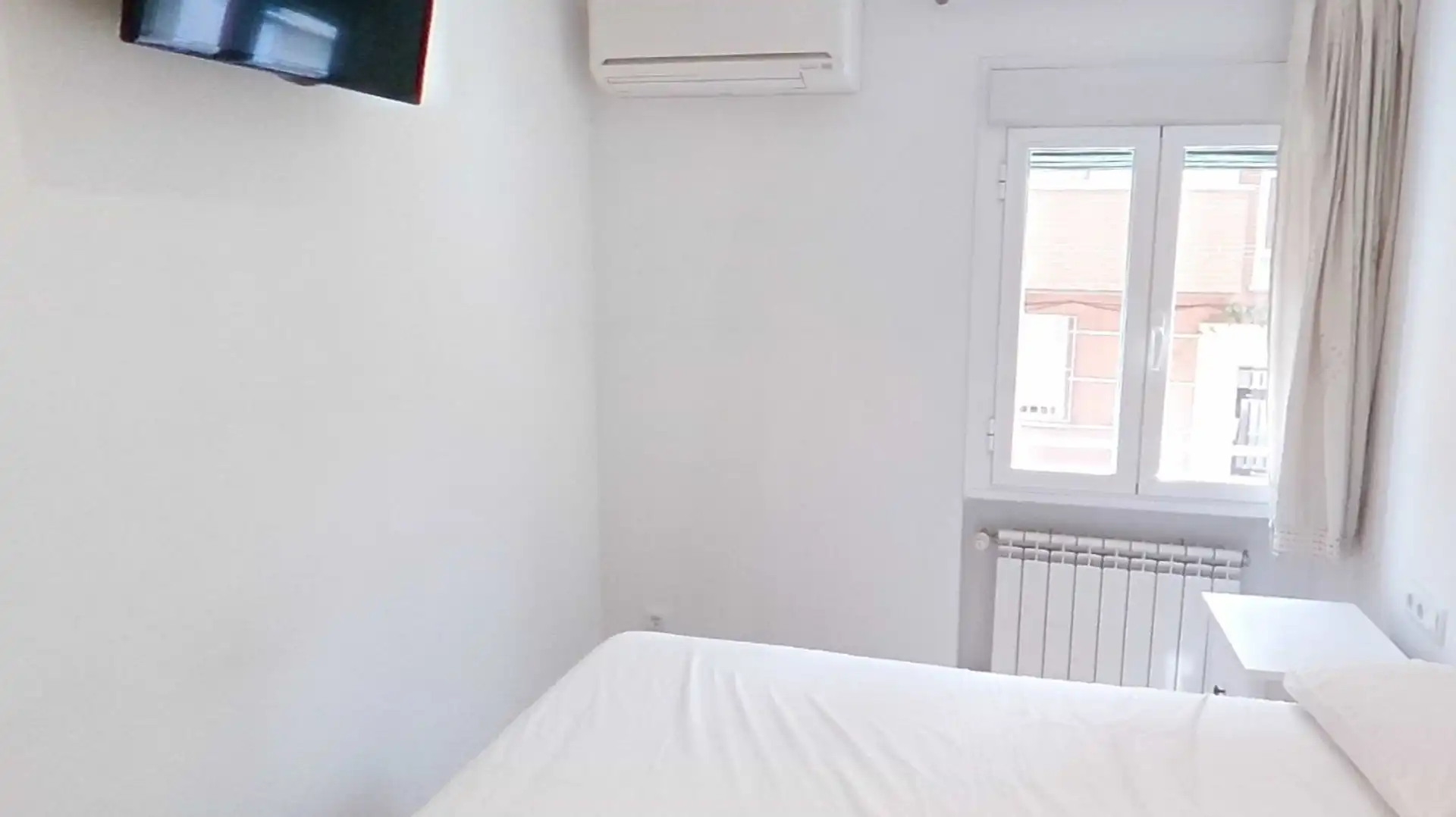 Dormitori de Pis de lloguer en  Madrid Capital amb Aire condicionat, Calefacció i Moblat