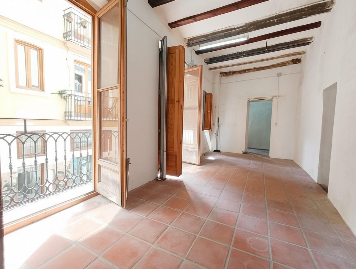 Flat for sale in  Valencia Capital  with Balcony