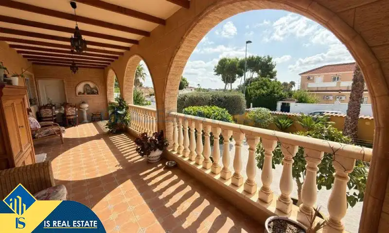 Vista exterior de Casa o xalet en venda en El Pinar de Campoverde