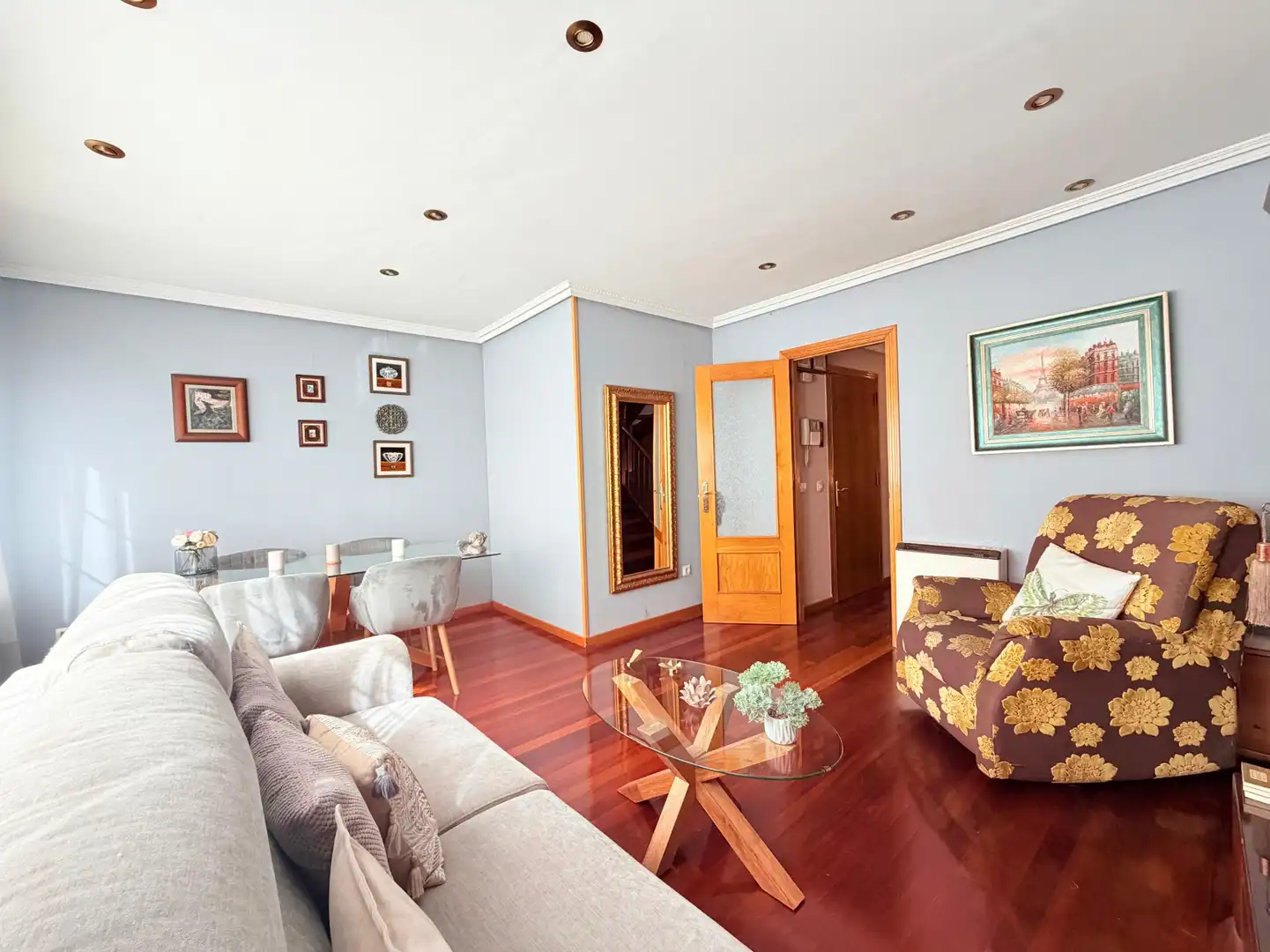 Wohnzimmer von Wohnung zum Verkauf in Avilés mit Parkett, Abstellraum und Möbliert