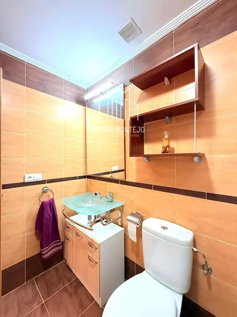 Baño de Casa adosada en venta en Galindo y Perahuy con Calefacción, Jardín privado y Terraza