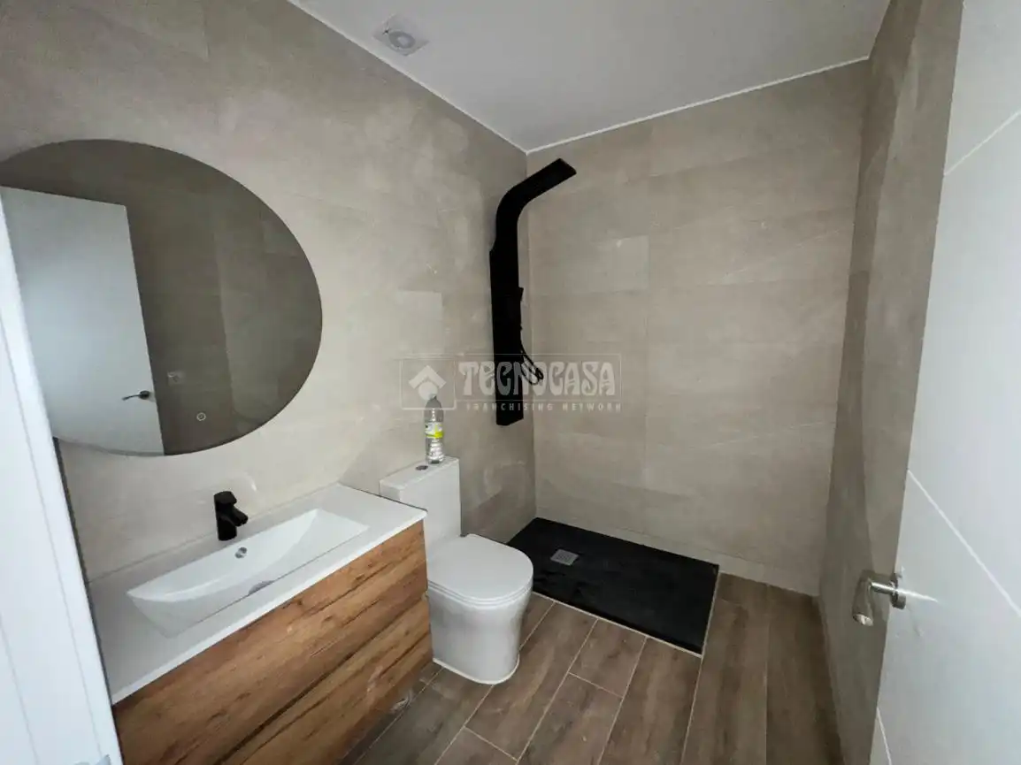 Bathroom of Flat for sale in Leganés
