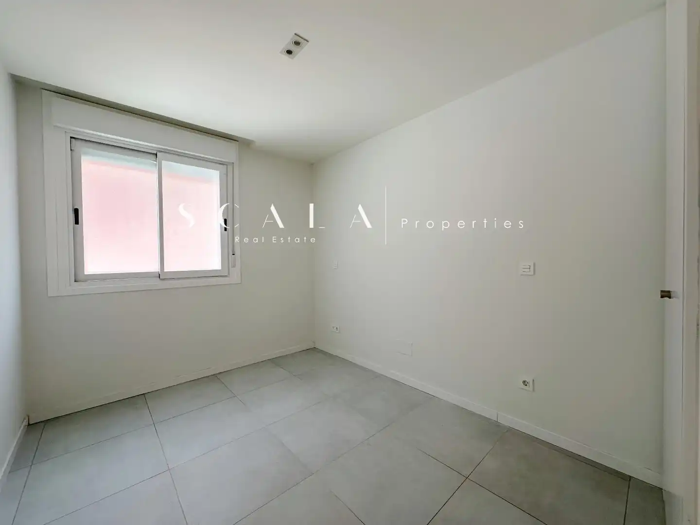 Bedroom of Flat for rent in Madrid  with Air Conditioner, Heating and Terrace