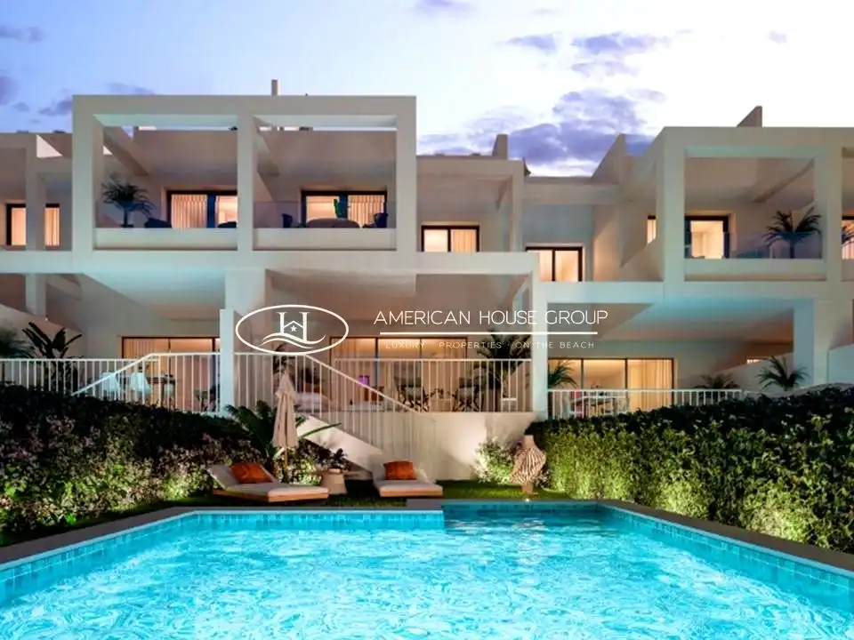 Casa con piscina en venta en Las Rocas