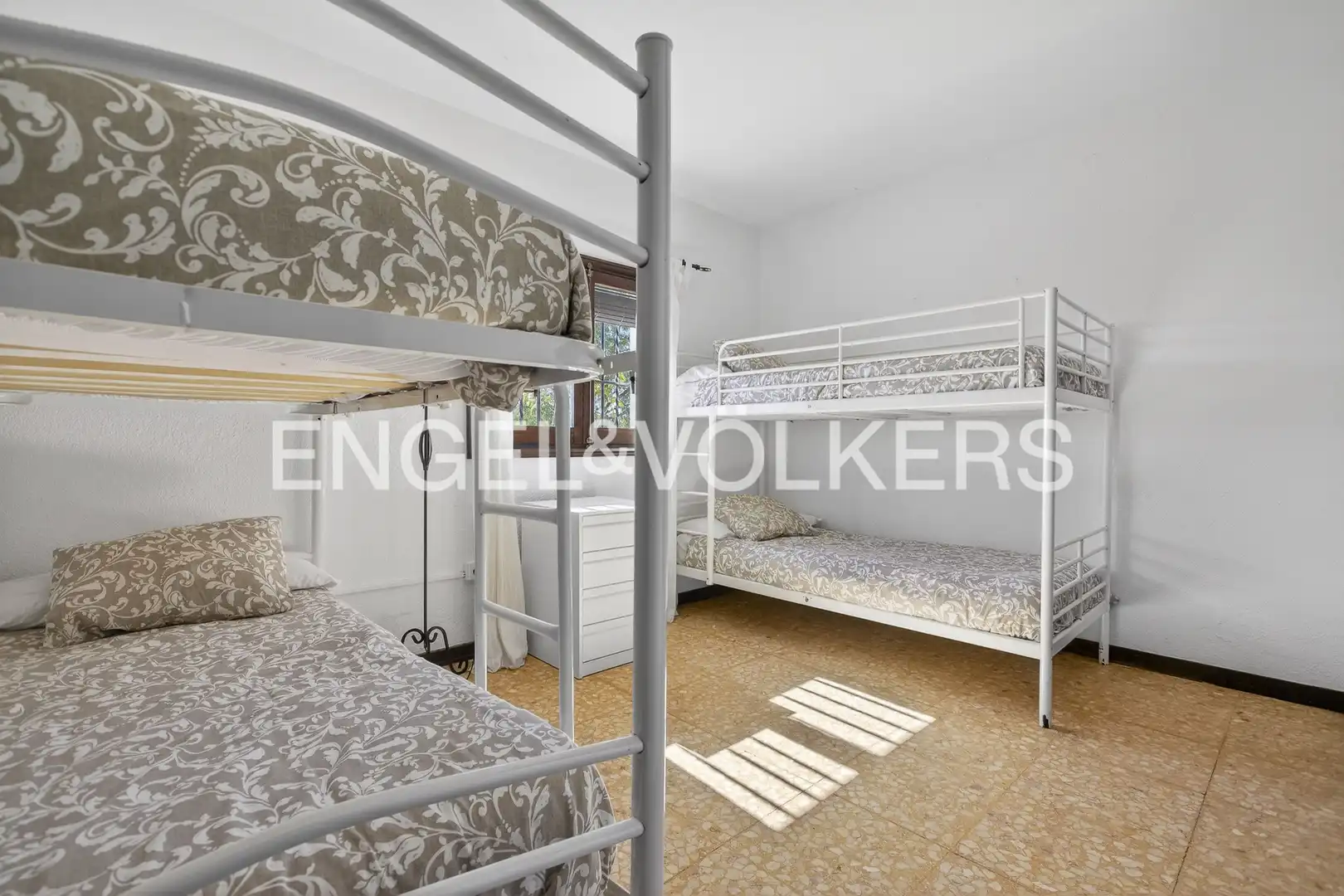 Habitación de Finca rústica en venta en El Castillo de las Guardas con Aire acondicionado, Calefacción y Jardín privado