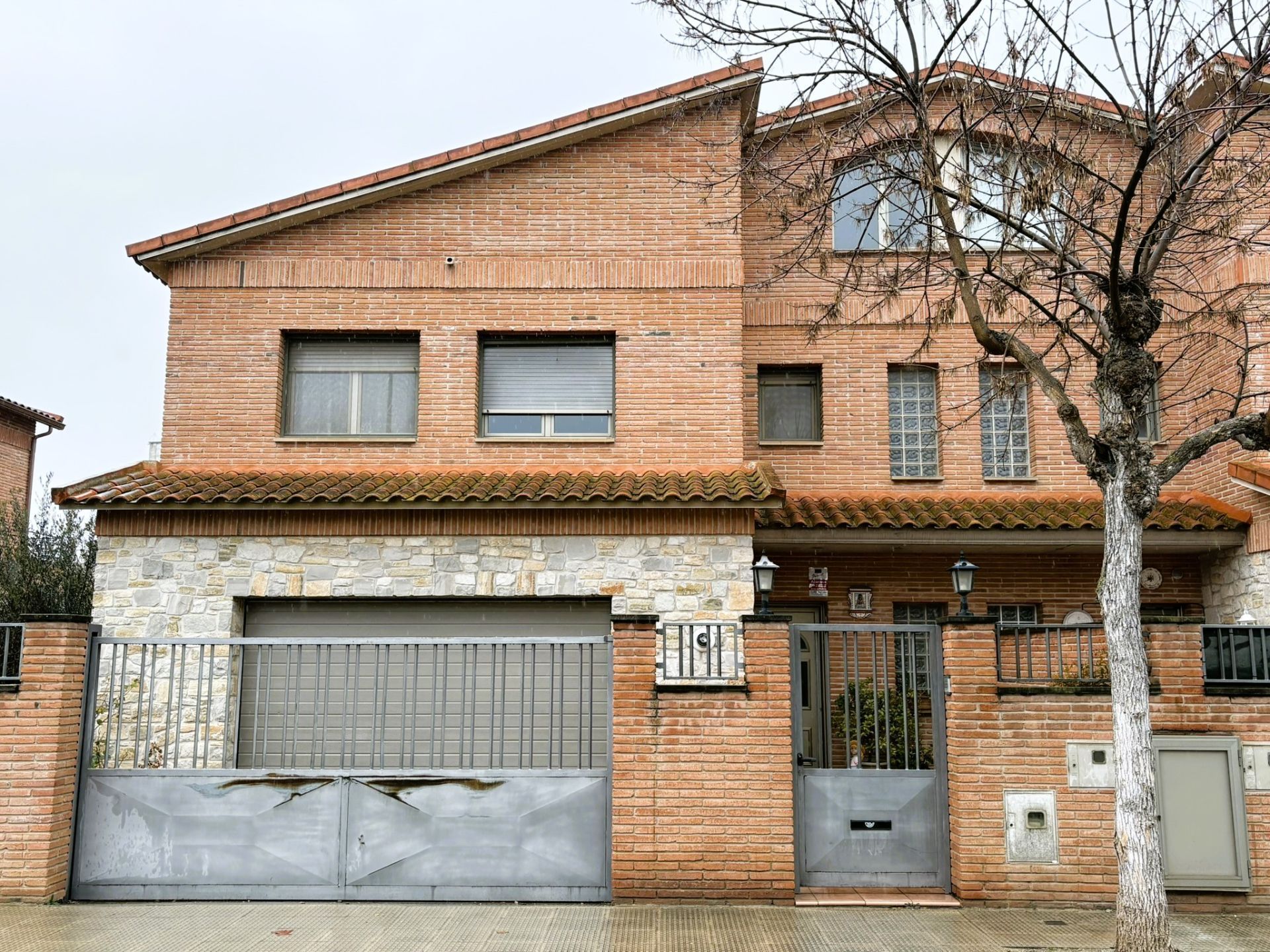 Vista exterior de Casa adosada en venda en Bellpuig amb Calefacció, Jardí privat i Terrassa