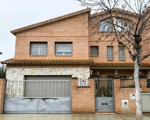 Vista exterior de Casa adosada en venda en Bellpuig amb Calefacció, Jardí privat i Terrassa