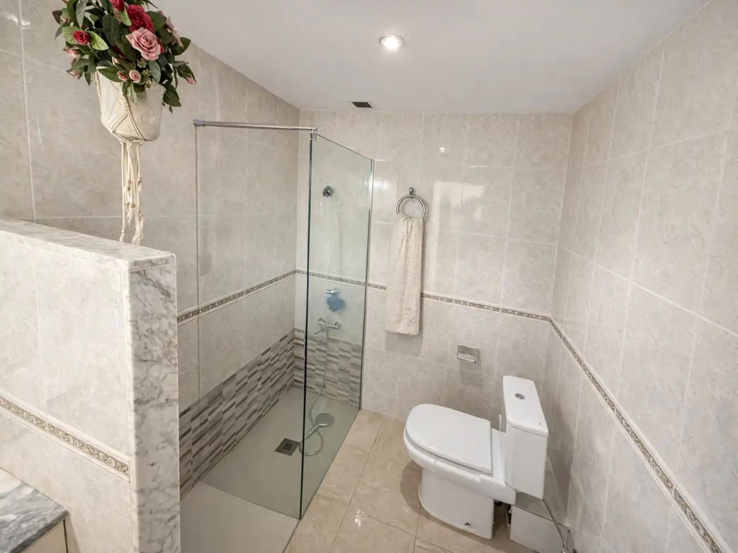 Casa aparellada amb terrassa en venda a Passatge Mare de Déu de Queralt, imagen 48