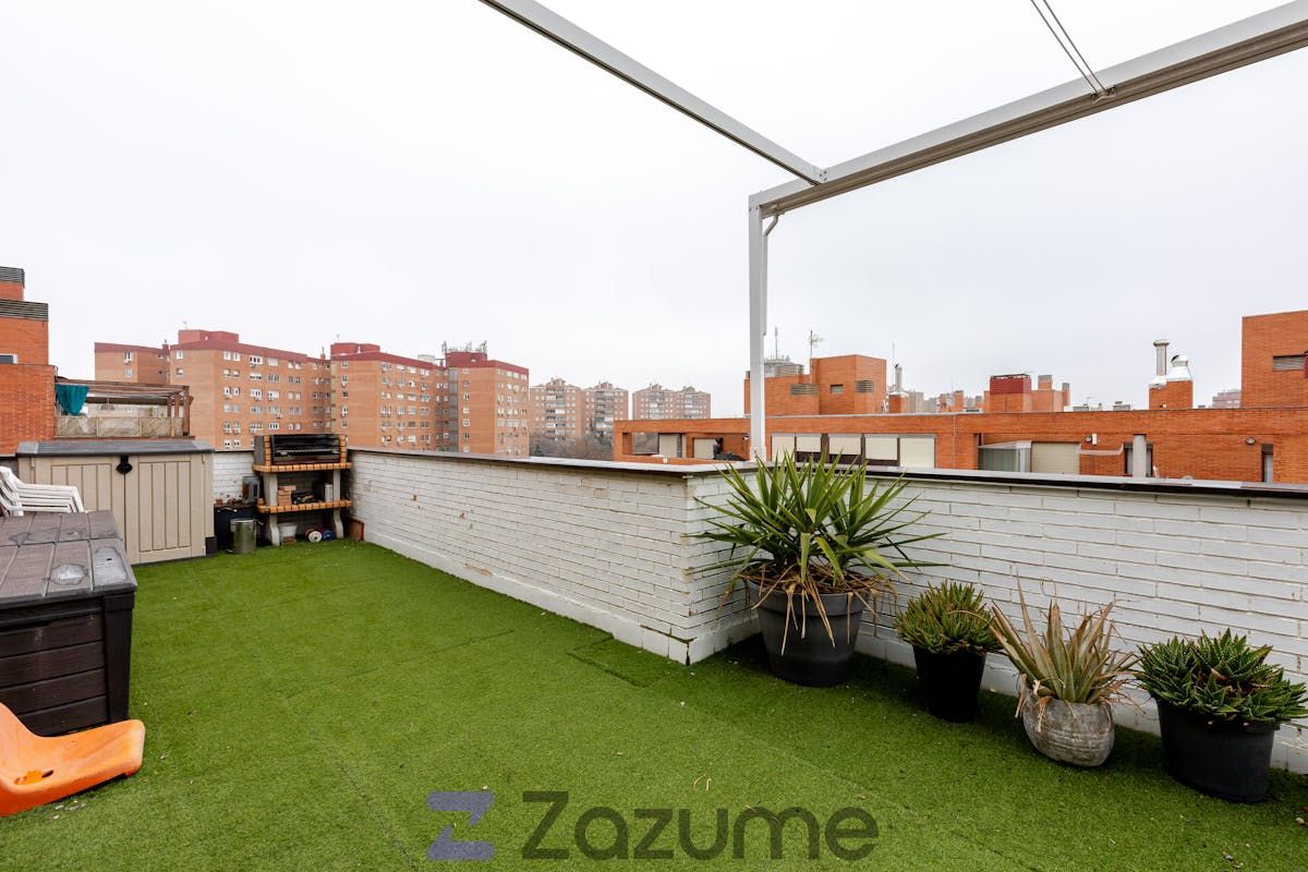 Terraza de Ático de alquiler en  Madrid Capital con Aire acondicionado, Calefacción y Parquet