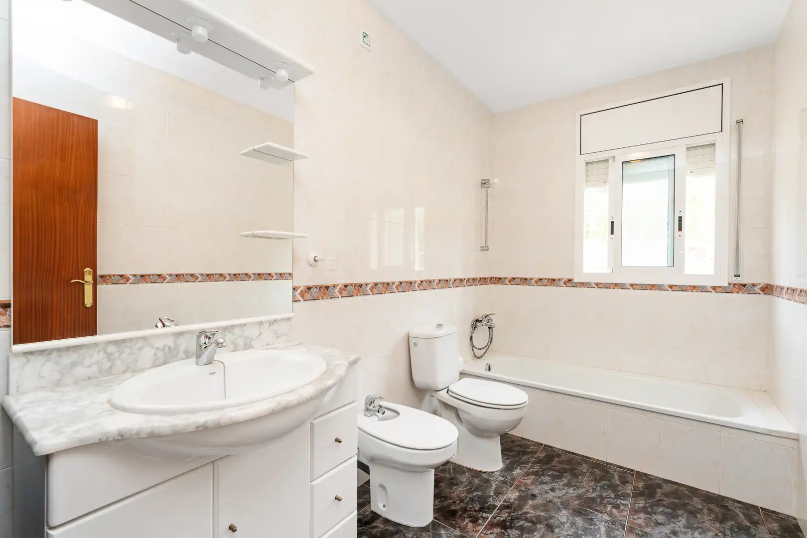 Bany de Casa o xalet en venda en Castellet i la Gornal amb Jardí privat, Terrassa i Moblat