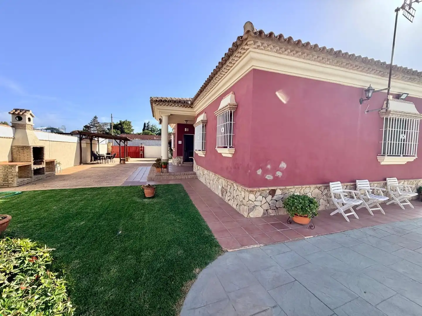 Vista exterior de Casa o chalet en venta en Chiclana de la Frontera con Jardín privado, Terraza y Piscina