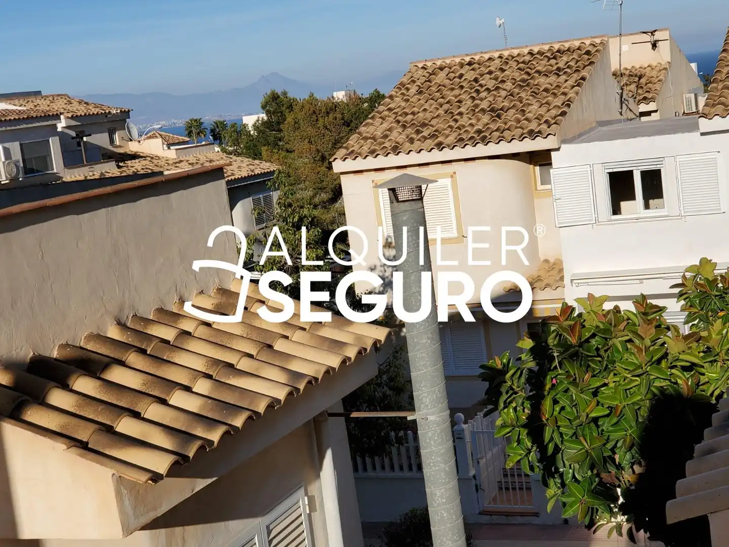 Vista exterior de Casa o xalet de lloguer en Santa Pola amb Aire condicionat, Calefacció i Terrassa