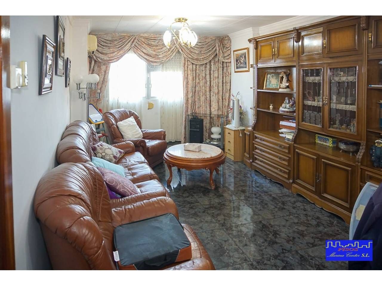 Living room of Flat for sale in L'Hospitalet de Llobregat  with Furnished and Balcony