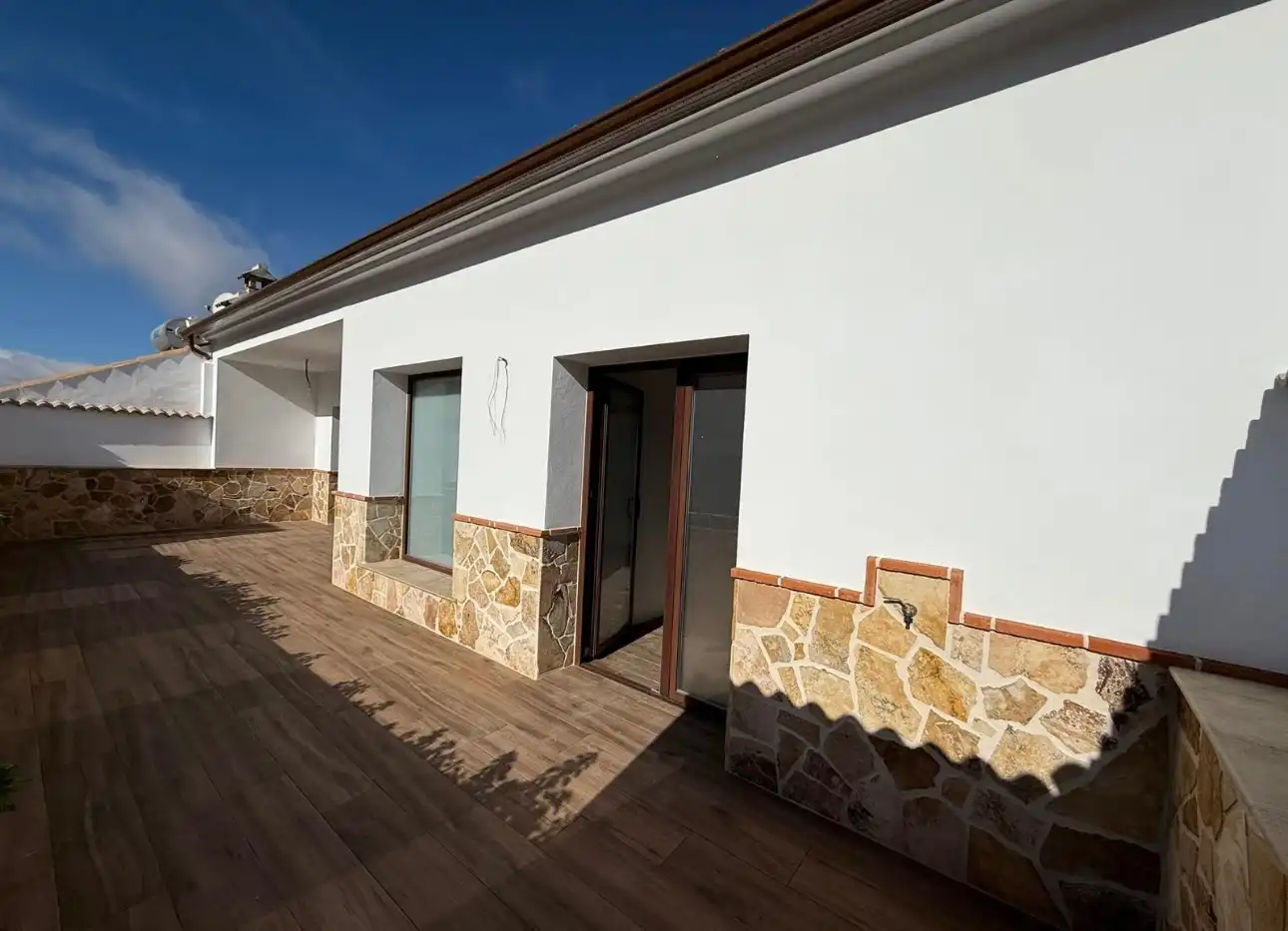 Außenansicht von Haus oder Chalet zum Verkauf in Humilladero mit Klimaanlage, Heizung und Privatgarten