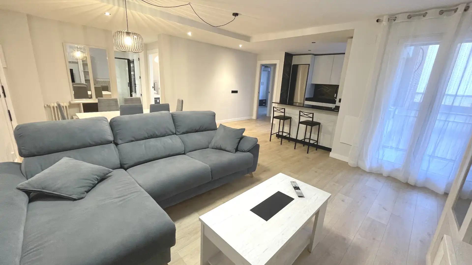 Sala d'estar de Pis de lloguer en Salamanca Capital amb Calefacció, Parquet i Moblat