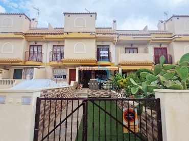 Adossat amb balcó en venda a Torre de la Horadada