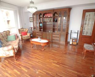 Sala d'estar de Pis en venda en Vitoria - Gasteiz amb Calefacció, Parquet i Terrassa