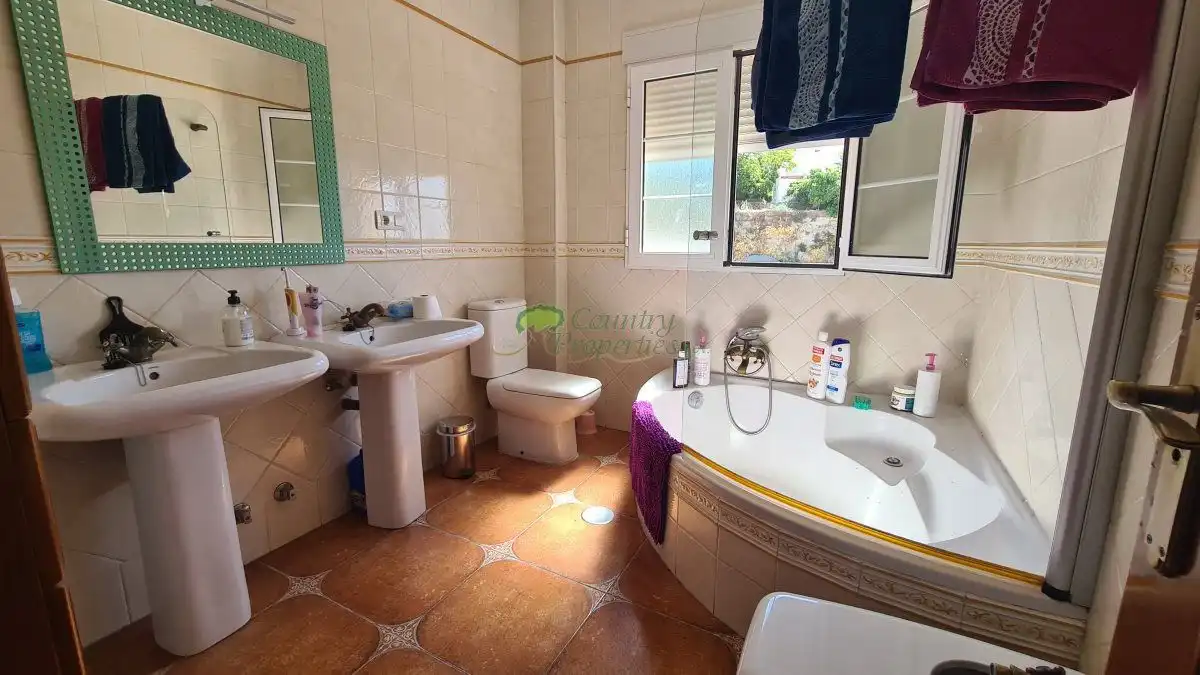 Bathroom of Houses for sale in Canillas de Albaida  with Air Conditioner, Terrace and Storage room
