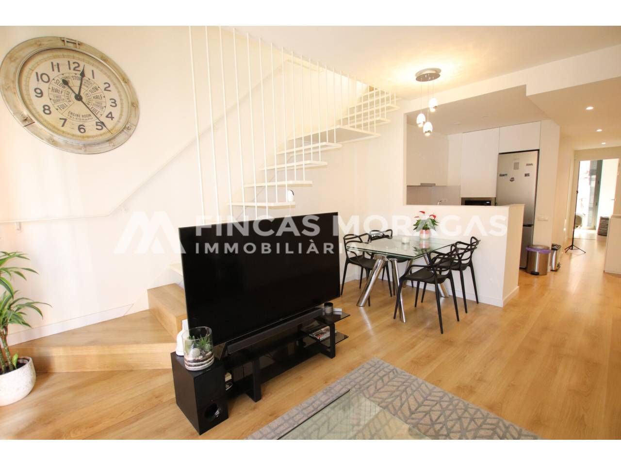 Sala d'estar de Pis en venda en Sant Cugat del Vallès amb Aire condicionat, Calefacció i Parquet