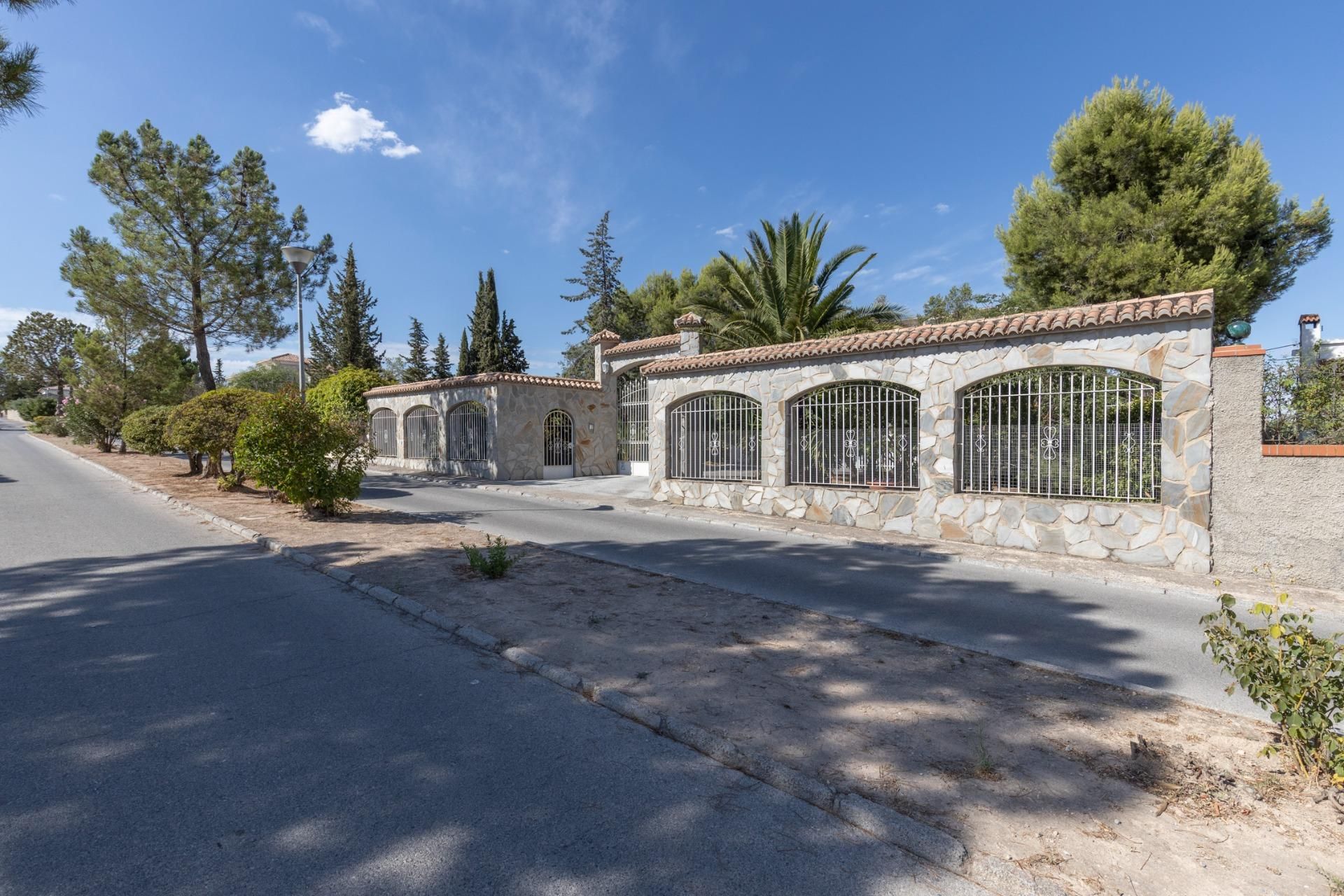 Vista exterior de Casa o chalet en venta en Atarfe con Calefacción, Jardín privado y Terraza