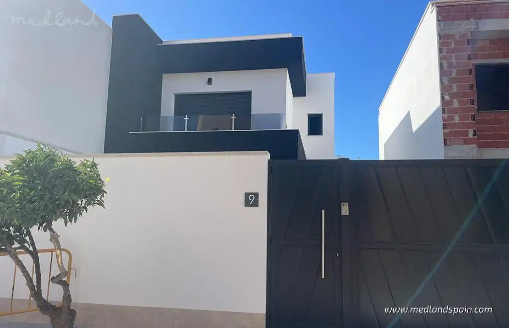 Vista exterior de Casa o xalet en venda en Almoradí amb Aire condicionat, Calefacció i Terrassa