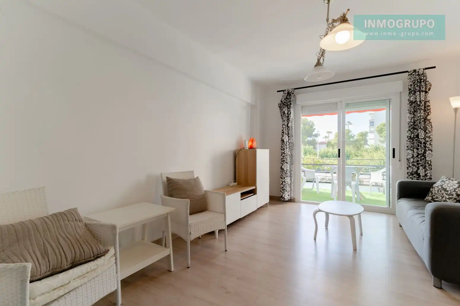 Sala d'estar de Pis en venda en Benicasim / Benicàssim amb Terrassa i Piscina comunitària