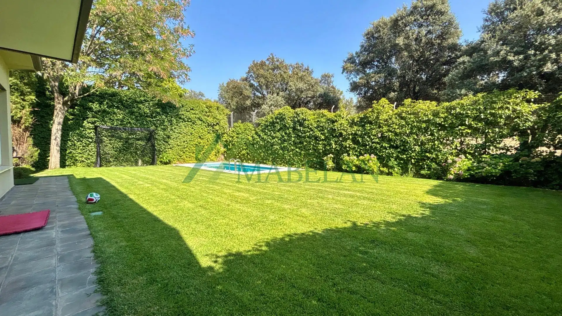 Einfamilien-Reihenhaus zur Miete in Madrid mit Klimaanlage, Privatgarten und Terrasse