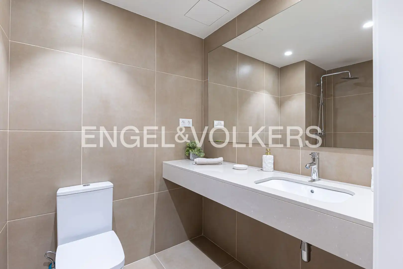 Bathroom of Flat for sale in Barcelona  with Air Conditioner, Heating and Parquet flooring