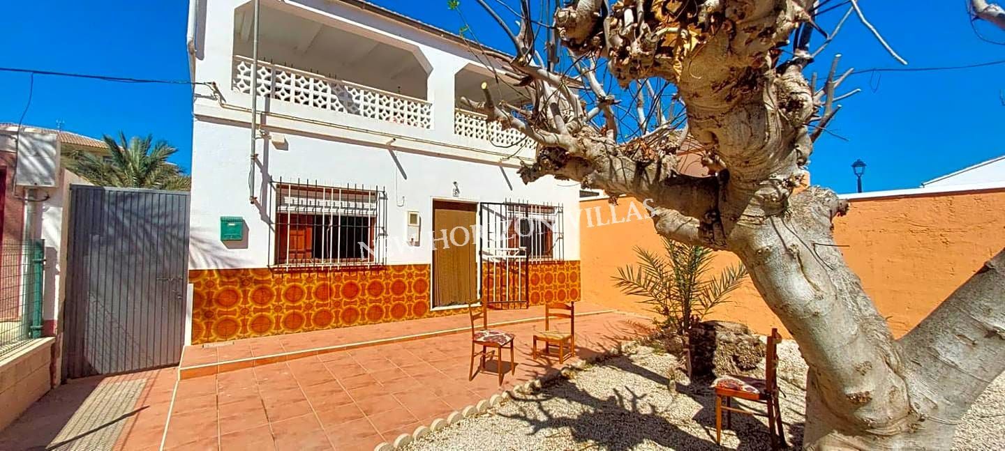 Vista exterior de Casa adosada en venda en Cuevas del Almanzora amb Jardí privat, Terrassa i Traster