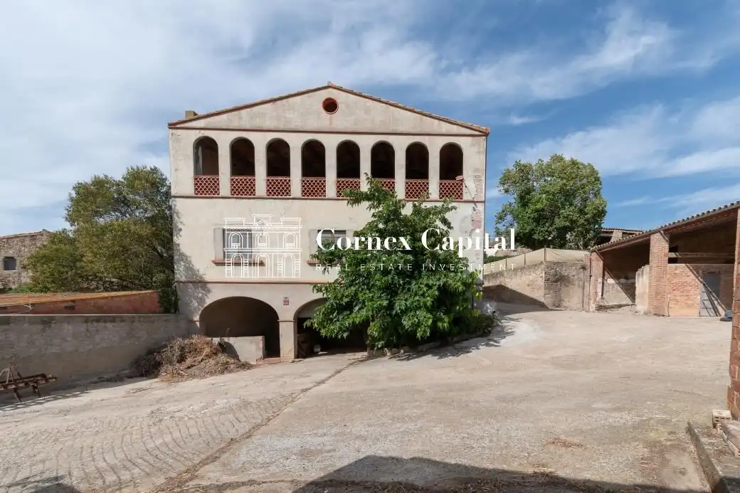 Vista exterior de Finca rústica en venda en Ullastret amb Jardí privat, Terrassa i Traster
