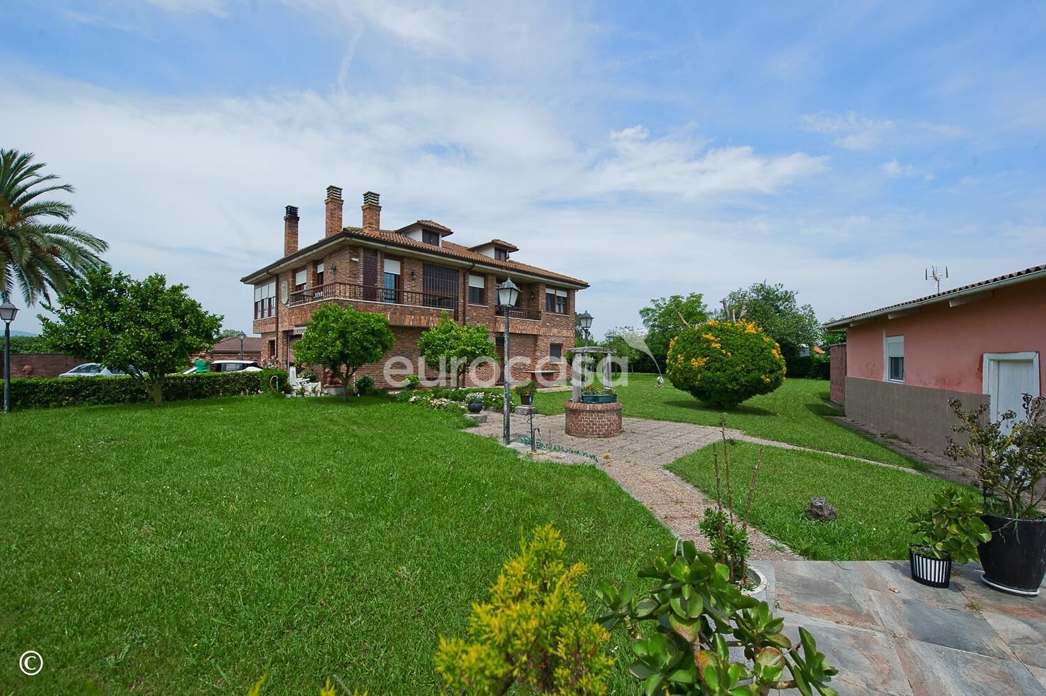 House or chalet for sale in Laredo  with Private garden, Terrace and Balcony