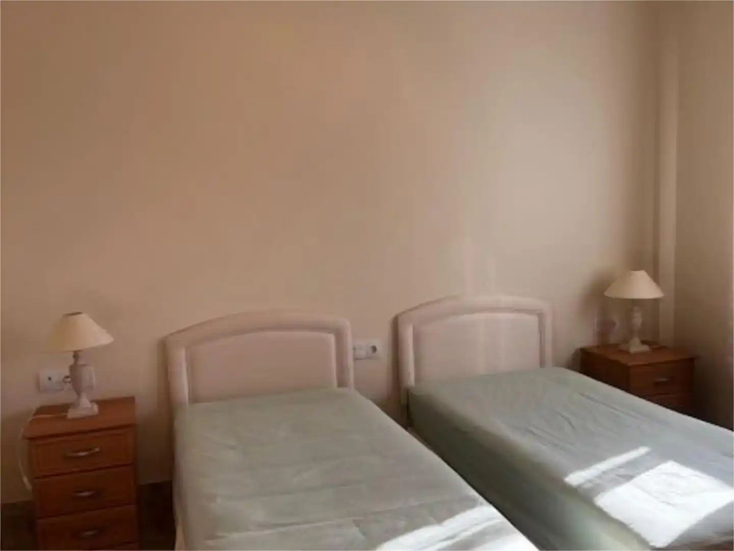 Schlafzimmer von Wohnung zur Miete in Marbella mit Klimaanlage, Privatgarten und Möbliert