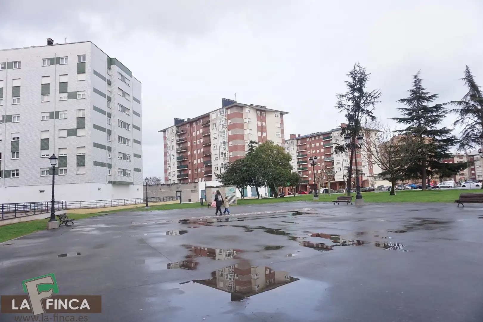 Vista exterior de Local en venda en Oviedo 