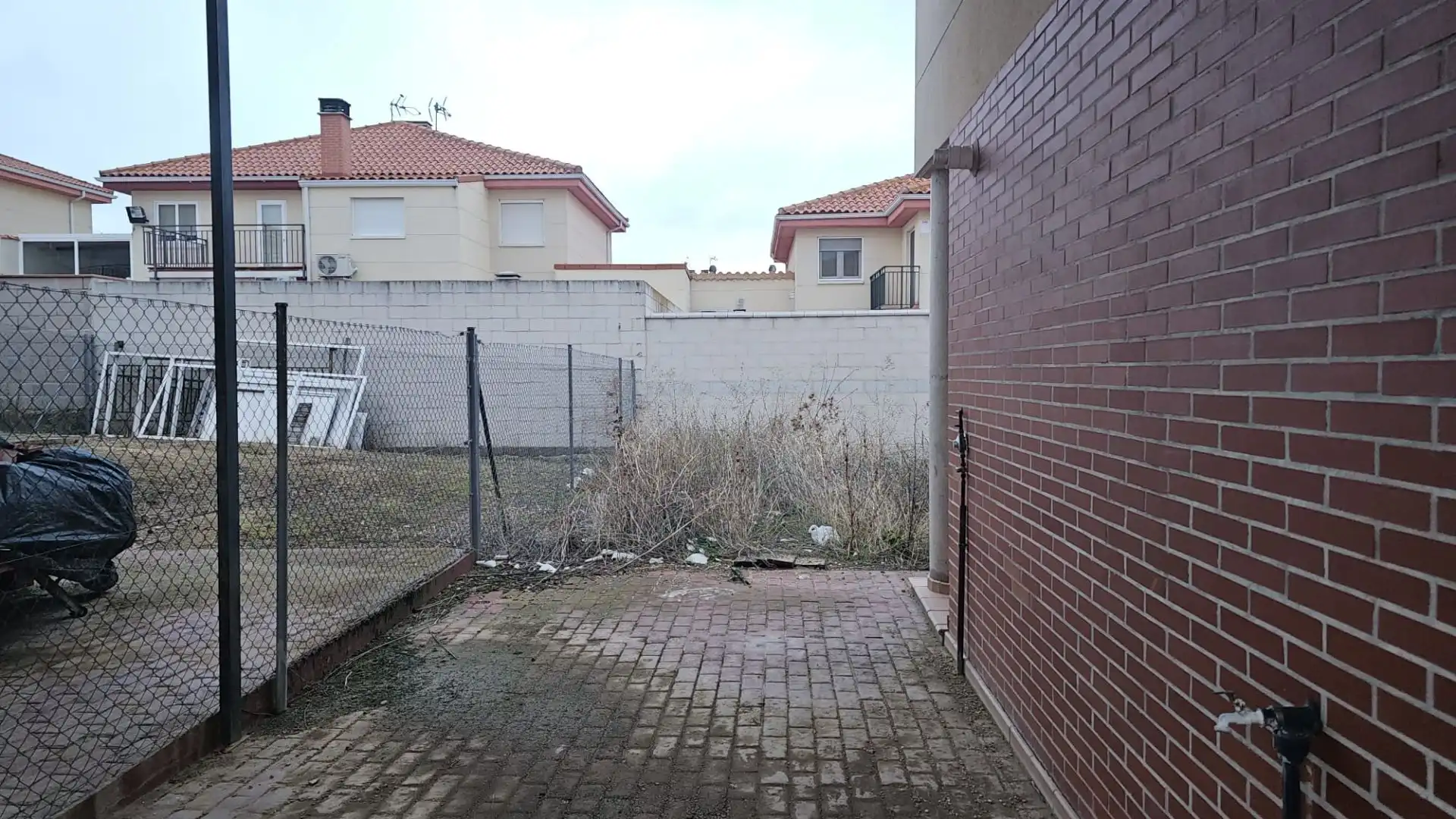 Casa adosada en venda a Isabel La Catolica, 8, Villaverde de Medina