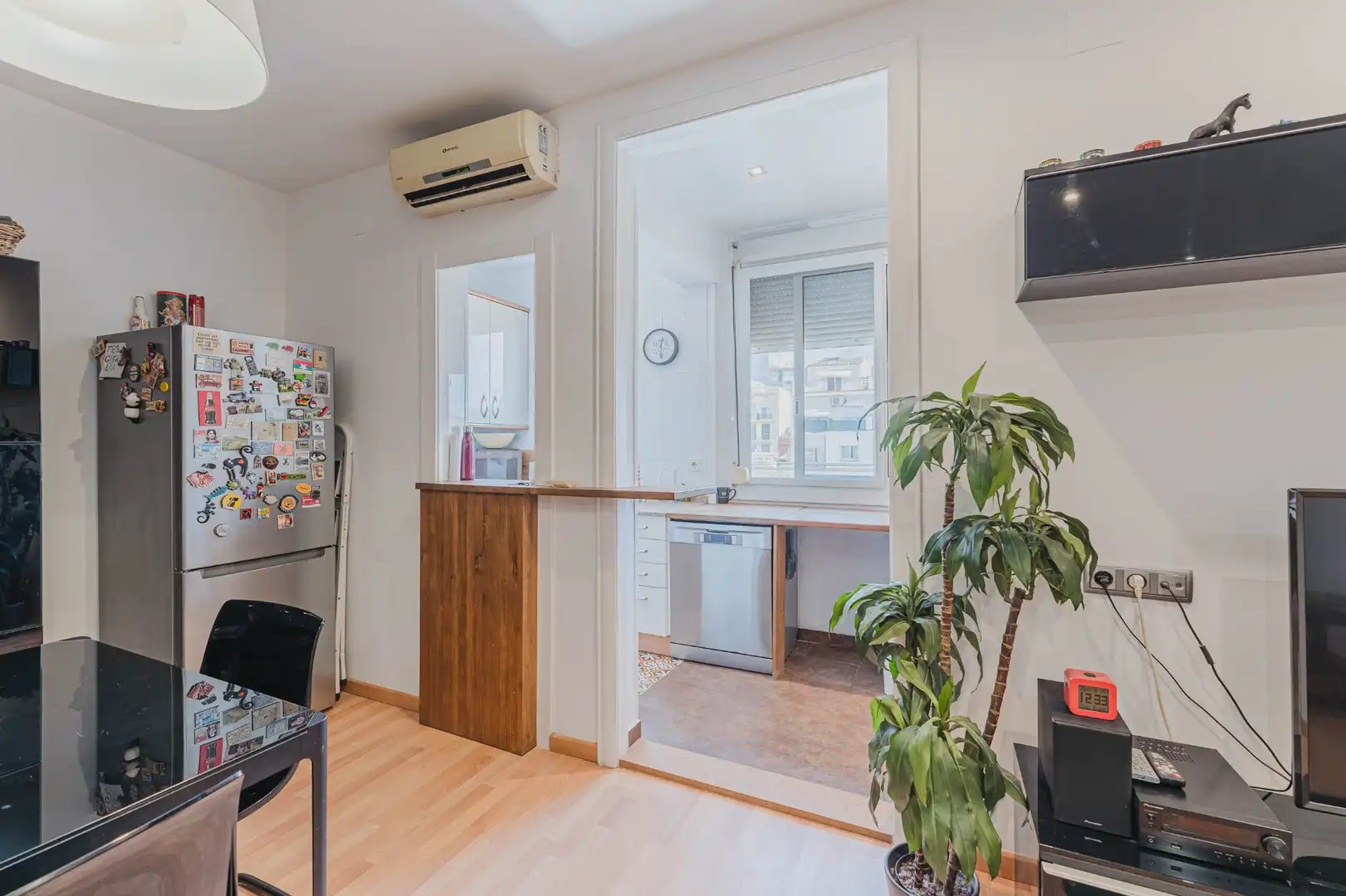 Wohnung zum Verkauf in Barcelona mit Klimaanlage, Heizung und Ofen