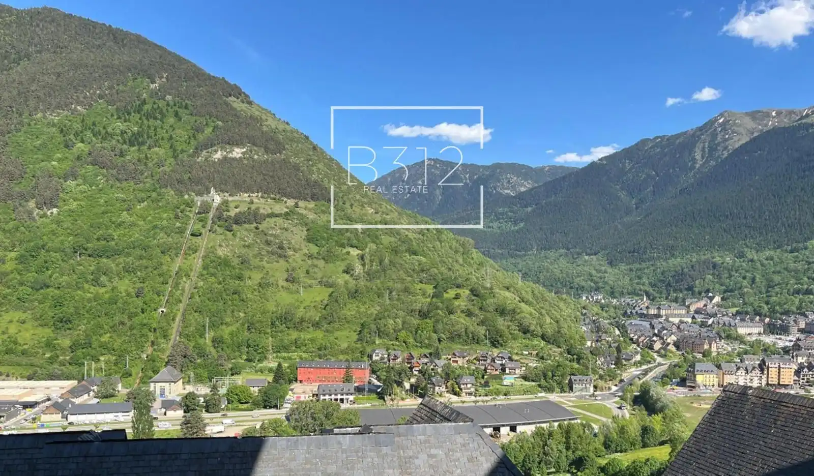 Vista exterior de Piso en venta en Vielha e Mijaran con Calefacción, Parquet y Amueblado