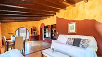 Sala d'estar de Casa o xalet en venda en Castellón de la Plana / Castelló de la Plana amb Jardí privat, Terrassa i Traster