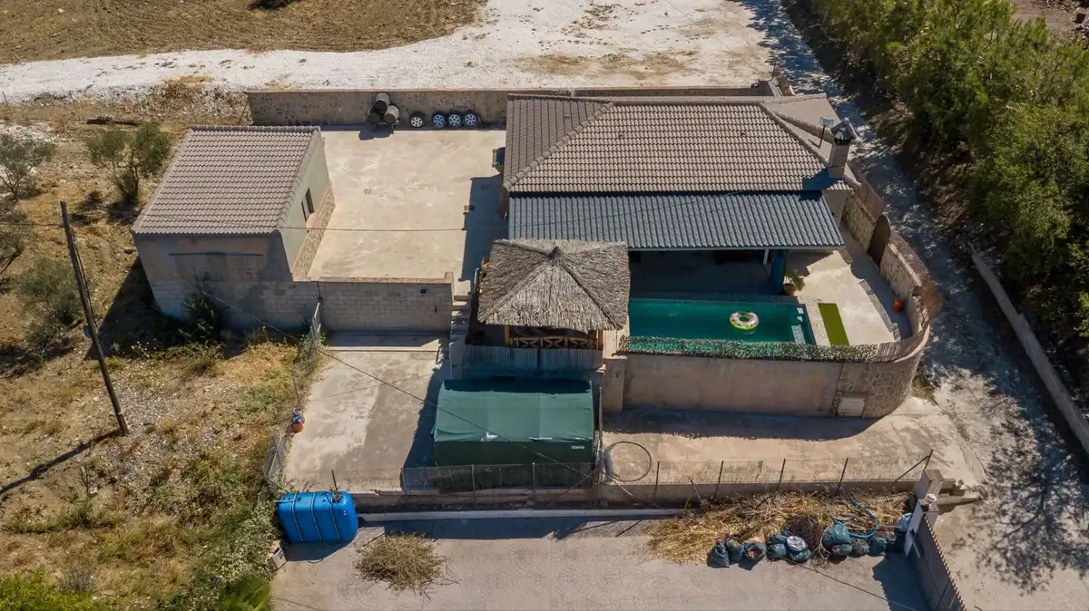 Chalet con piscina en venta en Calle Málaga