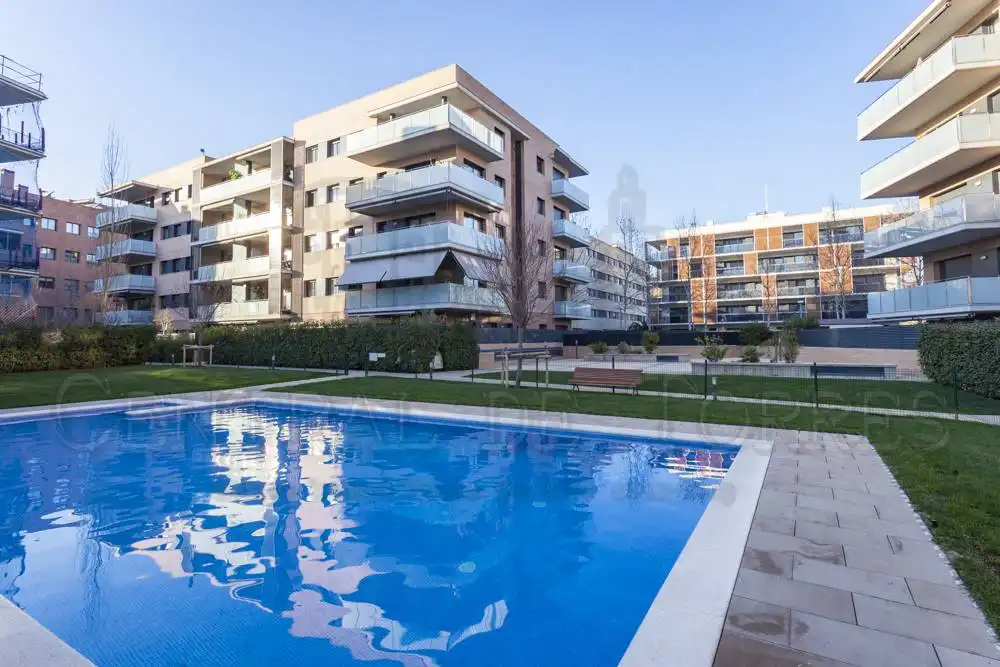 Swimming pool of Ground floor for sale in Sant Cugat del Vallès  with Air Conditioner, Heating and Private garden