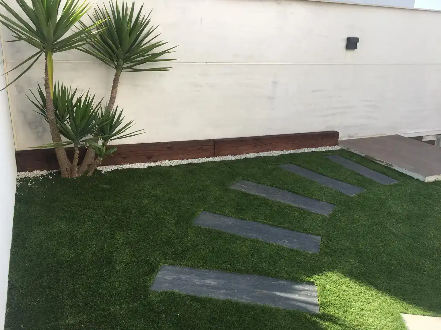 Terrassa de Casa o xalet en venda en Montequinto amb Aire condicionat, Piscina i Balcó