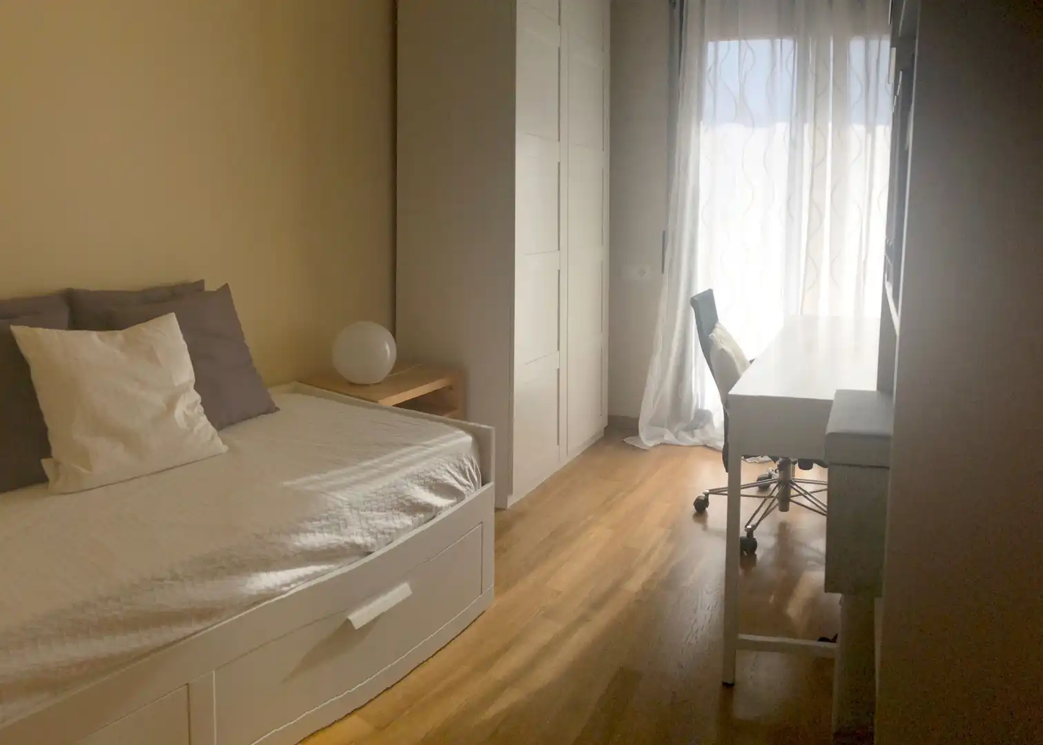 Habitación de Planta baja en venta en Sabadell con Aire acondicionado, Calefacción y Parquet