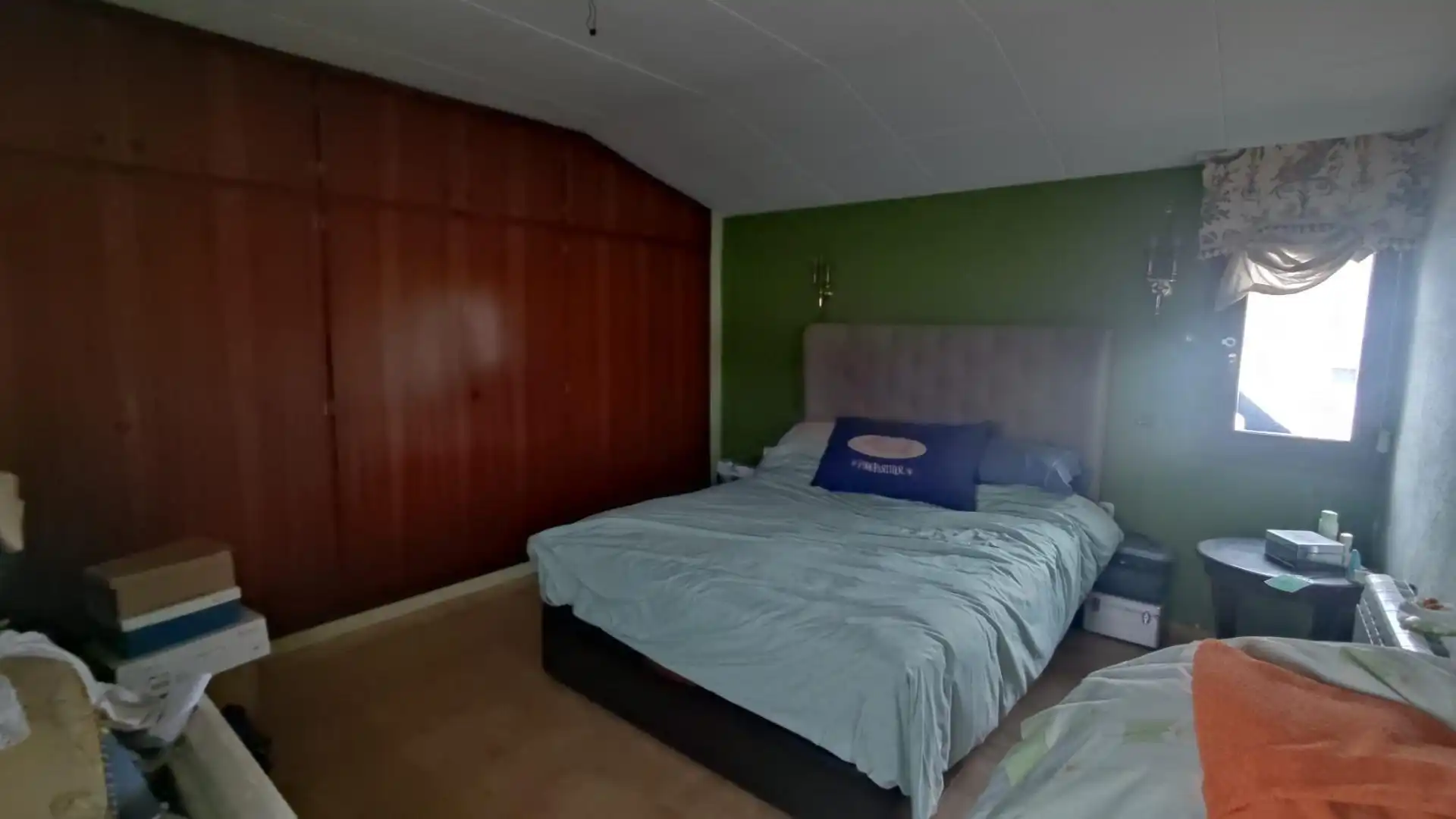 Habitación de Casa adosada en venta en Caudete de las Fuentes con Calefacción, Jardín privado y Terraza