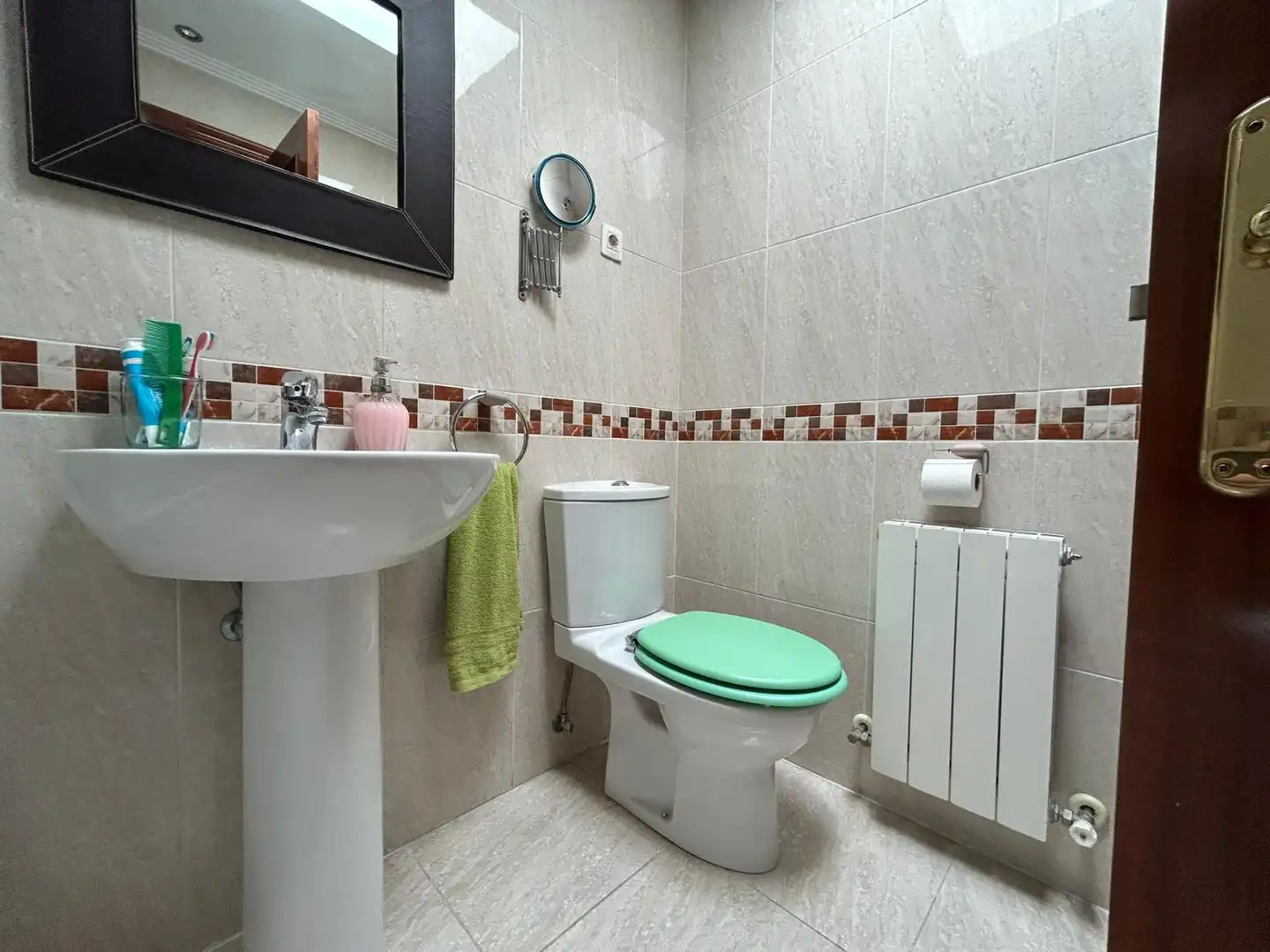 Baño de Casa adosada en venta en Artziniega con Calefacción, Jardín privado y Terraza