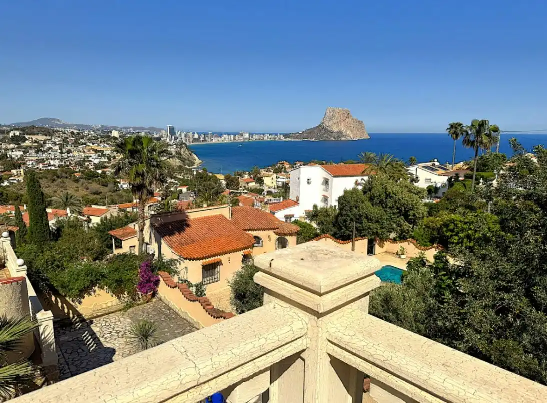 Vista exterior de Casa o xalet en venda en Calpe / Calp amb Aire condicionat, Calefacció i Jardí privat