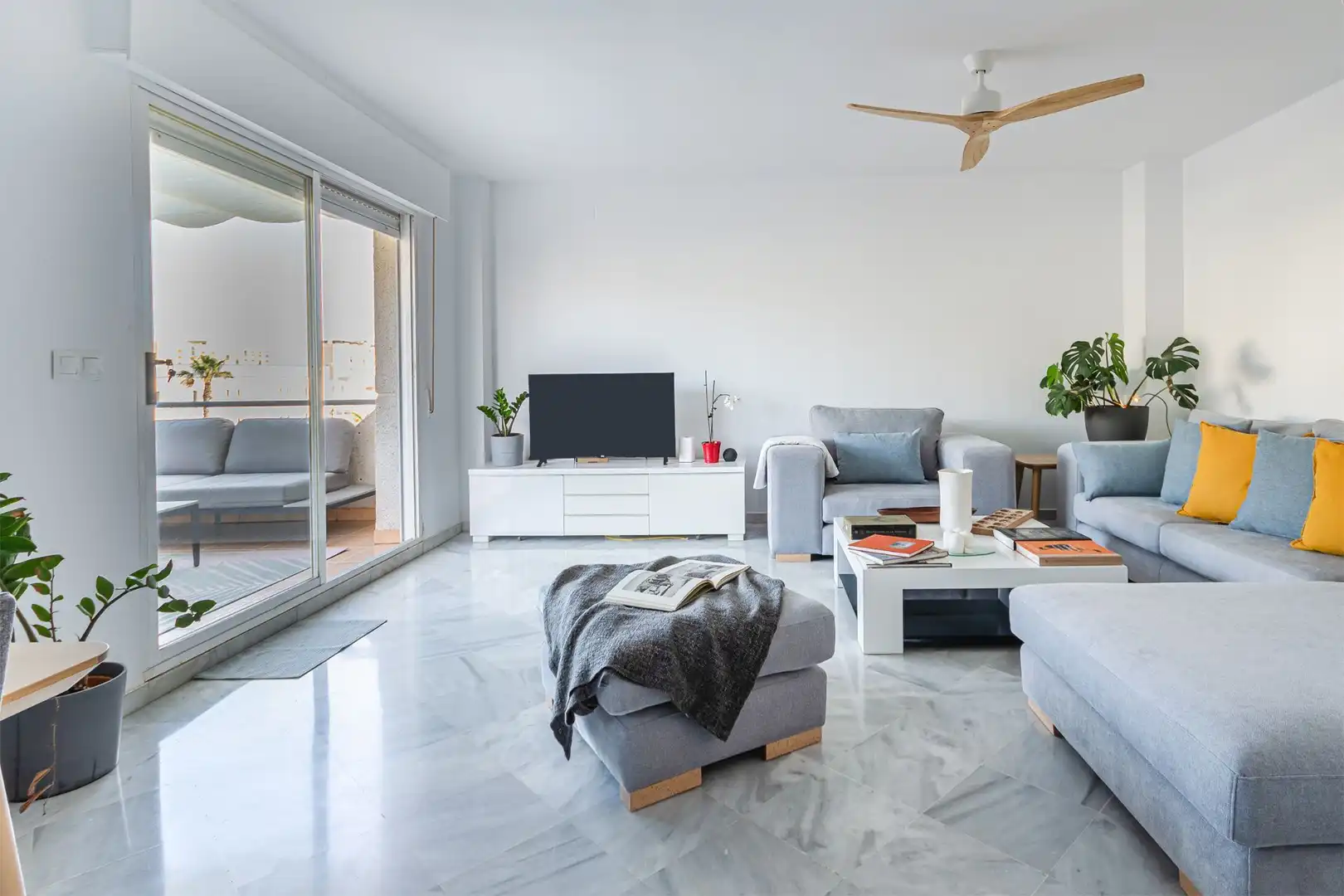 Sala de estar de Ático de alquiler en Almuñécar con Aire acondicionado, Terraza y Amueblado