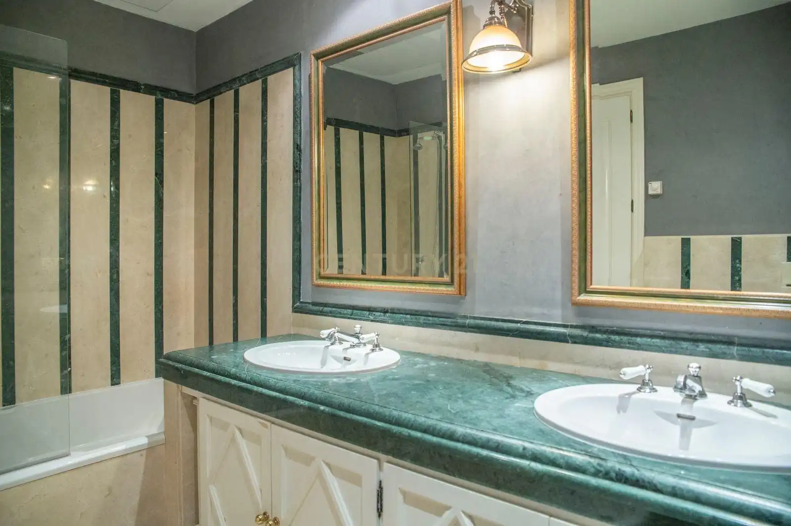 Bathroom of Apartments for rent in Marbella  with Air Conditioner, Private garden and Furnished